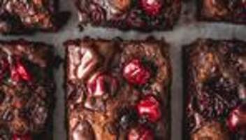 brownies mit gerösteten balsamico-sauerkirschen : mit sauer macht süß noch mehr spaß