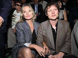 supermodel will spaß haben: kate moss trennt sich von ihrem bismarck-spross