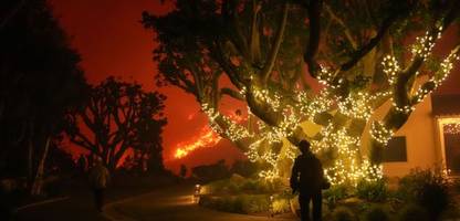 malibu bei los angeles: prominente fliehen vor buschbrand