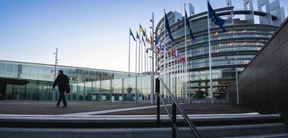 eu-parlament: abgeordnete verdienen mehr als sechs millionen euro hinzu