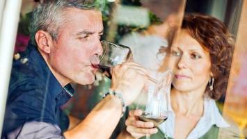 alkoholsucht: experte warnt vor folgen für die beziehung