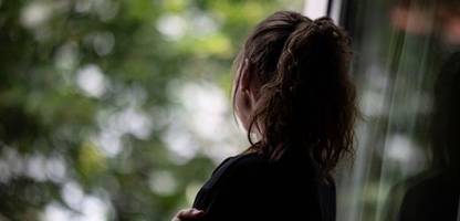 einsamkeit: mehr als die hälfte der jungen menschen in deutschland fühlt sich einsam