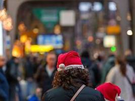 Reisen um die Feiertage: Weihnachten heimfahren: So sparen Sie bei Bahn und Fernbus