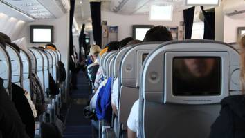„wahre heldin" -  kurz vor abflug kommt pilot aus cockpit und überrascht passagierin