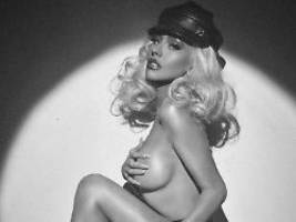 Zum 44. fast nackt: Christina Aguilera legt den Birthday Suit an