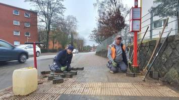 Störender Mast im Gehweg: Erst so gewollt, jetzt doch im Weg