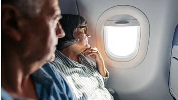 zweifel an gesundheitlichen problemen - flugzeugpassagier weigert sich, seinen gangplatz mit älterer frau zu tauschen