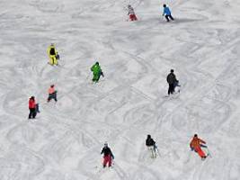 die skisaison geht los: so vermeiden wintersportler verletzungen