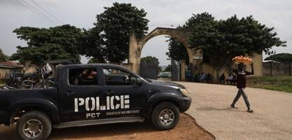 nigeria: mindestens 35 kinder sterben bei massenpanik auf schulfest