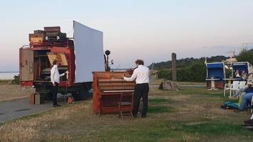 Wie Kunst und Musik aus Hamburg an die Hohwachter Bucht schwappen