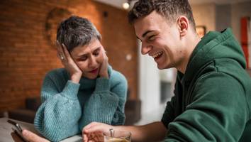 „Familie wurde richtig wütend" - Sohn freut sich über Erbe von Rabenvater - Mutter verlangt, dass er verzichtet