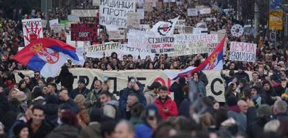 Serbien: Tausende Studierende demonstrieren in Belgrad gegen Regierung