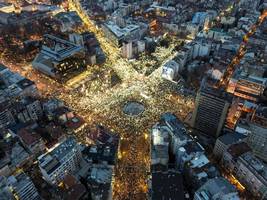 serbien: die protestwelle wird immer mächtiger