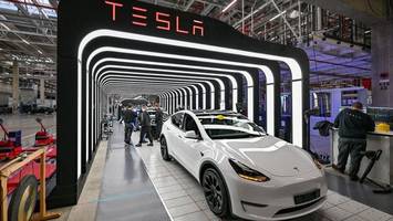 Tesla-Werkstatt in Hamburg-Wandsbek nimmt Betrieb wieder auf