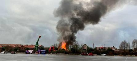 Millionenschaden bei Brand in „Karls Erlebnis-Dorf“