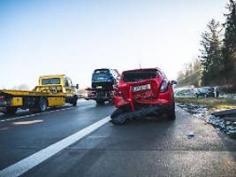 mädchen schwer verletzt: elf fahrzeuge kollidieren auf a9 in thüringen
