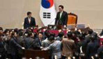 Südkorea: Parlament in Südkorea stimmt für Amtsenthebung von Han Duck Soo