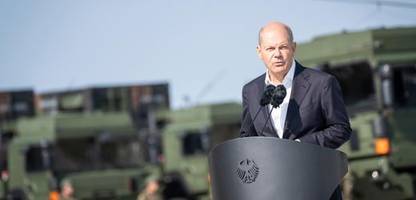 Bundestagswahlkampf: Olaf Scholz wirft Friedrich Merz Zickzackkurs in Ukrainepolitik vor