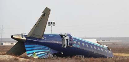 zwei menschen aus deutschland überleben flugzeugabsturz in kasachstan