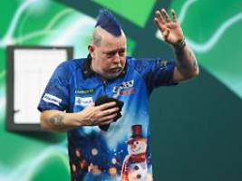 Wright und Price bei WM weiter: Abgestürzte Darts-Weltmeister gewinnen krank oder dramatisch