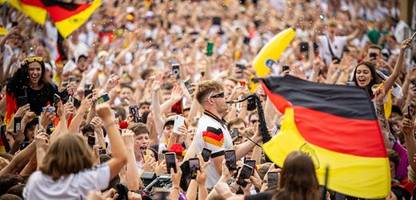 em 2024: rtl-doku über die dfb-nationalmannschaft rückt die fans in den mittelpunkt