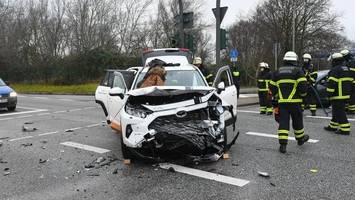 Drei Verletzte: Schwerer Unfall auf gefährlicher Kreuzung