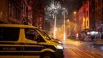 jahreswechsel: böllerverbote und hohe polizeipräsenz in der silvesternacht