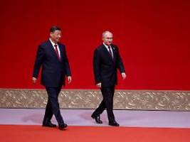 Botschaft an besten Freund: Xi stellt Putin Beitrag zum Weltfrieden in Aussicht