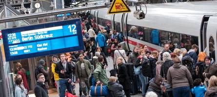 Mehr als jeder dritte Fernzug der Deutschen Bahn war 2024 zu spät