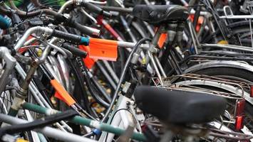 Hamburg verzeichnet deutlich mehr „Fahrradleichen“ und Schrottautos