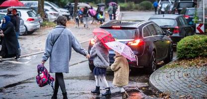 Schule in Bayern: Polizei verteilt Hunderte Strafzettel für Elterntaxis