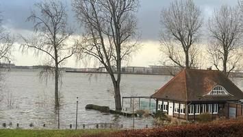 sturm tobt in hamburg: dutzende einsätze, restaurant-dach weggeweht