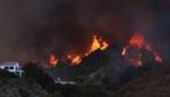 Kalifornien: Waldbrand bei Los Angeles zwingt 30.000 Menschen zur Flucht