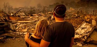 Kalifornien - Hollywood Hills: Wind-Pause soll Wende bei der Bekämpfung der Feuer bringen