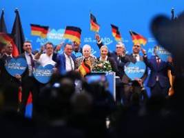 Arbeit am Wahlprogramm: AfD fordert lieber keinen Dexit, aber Rückkehr zur Wehrpflicht