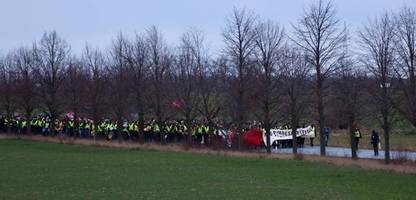 AfD-Parteitag in Riesa: Demonstranten wollen Zufahrt blockieren