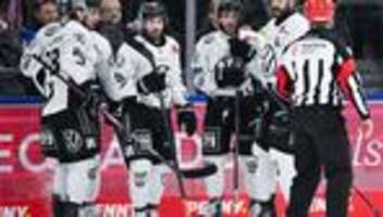 Deutsche Eishockey Liga: Nach zehn Niederlagen: Wolfsburg gewinnt Eishockey-Nordduell