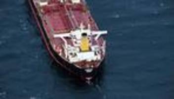 ostsee: havarierter Öltanker bis nach rügen geschleppt