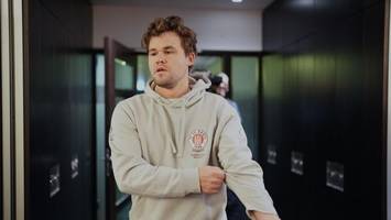 st.-pauli-fans werfen schach-star magnus carlsen doppelmoral vor