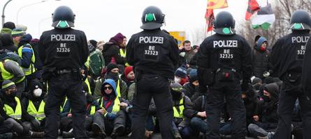 Vorwürfe der Polizeigewalt gegen Linken-Abgeordneten bei AfD-Parteitag in Riesa