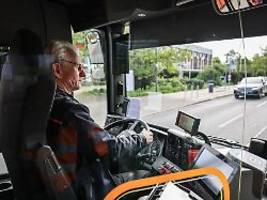 busfahrer verzweifelt gesucht: viele babyboomer scheiden aus mangelberufen aus