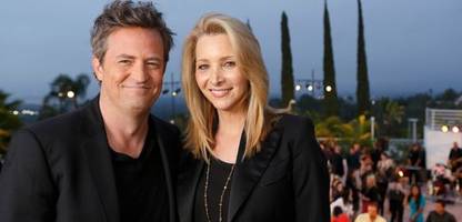 »friends«: lisa kudrow entdeckt 20 jahre alte botschaft von matthew perry