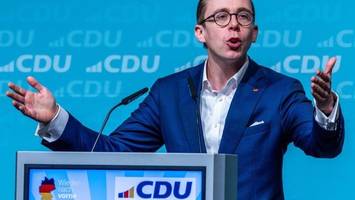 amthor-plakat sorgt für eklat: „das muss da wieder weg“