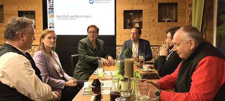 bundesbauministerin klara geywitz besucht kauferinger vorzeigeprojekt
