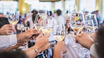 polizei ermittelt - verdacht auf k-o-tropfen: abifeier endet für mehrere gäste in klinik