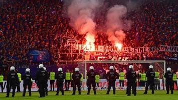 polizeikosten: das bedeutet das urteil für hsv und st. pauli