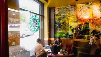 wer nichts trinkt, fliegt - café-riese starbucks bricht mit tradition und führt umstrittene regel ein