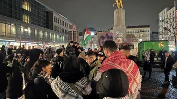 Waffenruhe in Gaza: Spontane Jubel-Versammlung in Neukölln