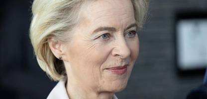 ursula von der leyen: eu-kommissionspräsidentin mit karlspreis ausgezeichnet