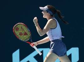 Fans auf Court Sechs eskalieren: Märchen der Eva Lys geht bei Australian Open immer weiter